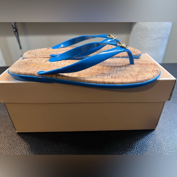 Michael Kors Jet Set Jelly Flip Flops - Picture 6 of 6